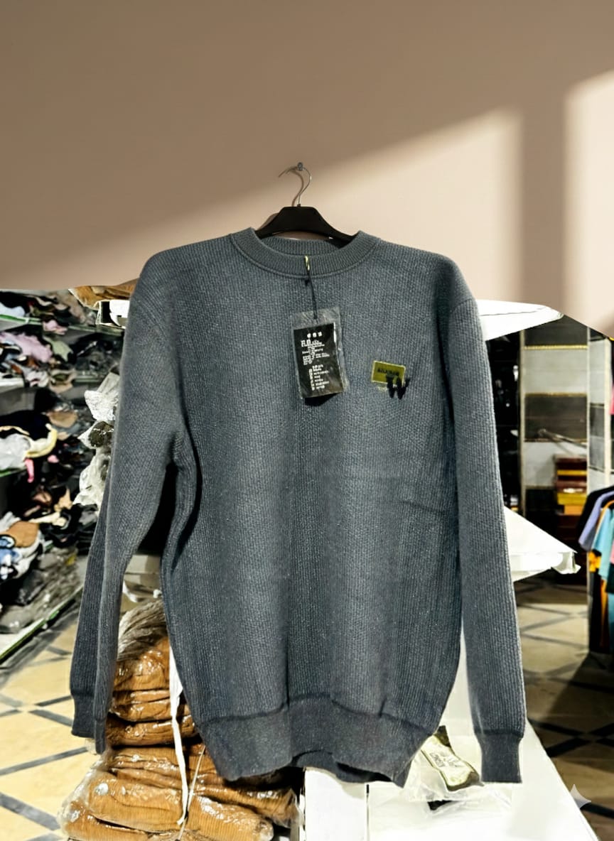 Ripped dark grey Crewneck Sweater